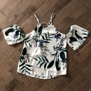 4/35$ π Off shoulder top π±